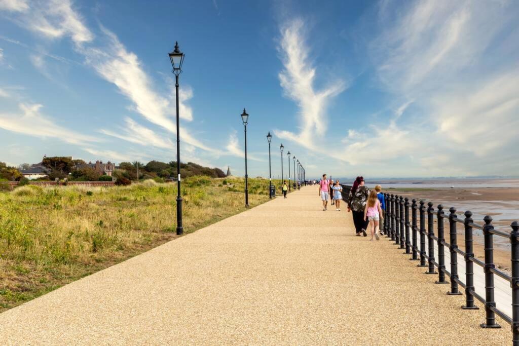 A Charming, Spacious 2 Bedroom Apartment In Lytham Lytham St Annes Exterior photo